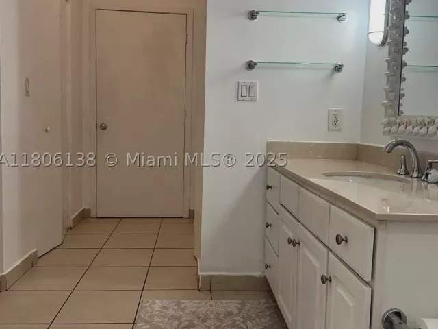 1-bedroom condo for rent in Miami - 2001 Biscayne Blvd 3503 - MondialRealty