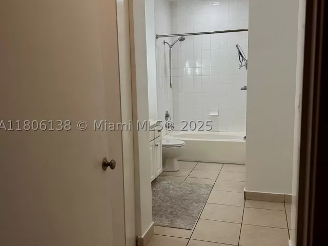 1-bedroom condo for rent in Miami - 2001 Biscayne Blvd 3503 - MondialRealty