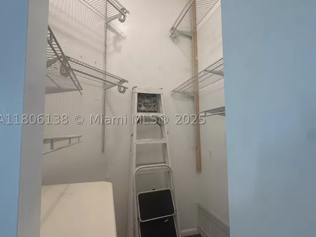 1-bedroom condo for rent in Miami - 2001 Biscayne Blvd 3503 - MondialRealty