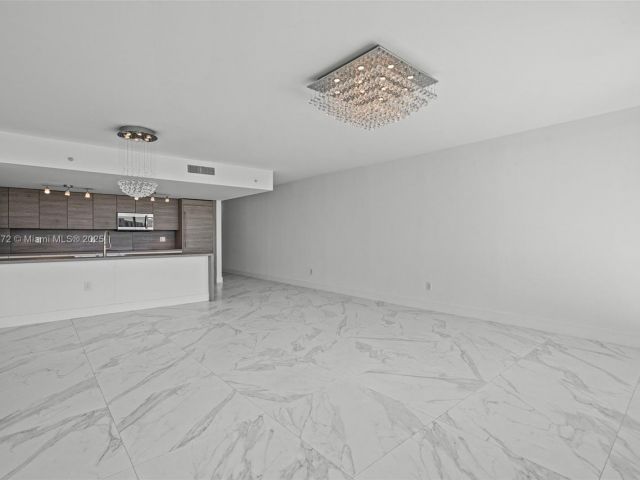 Apartment for sale  Unit #1005 - photo 6045905