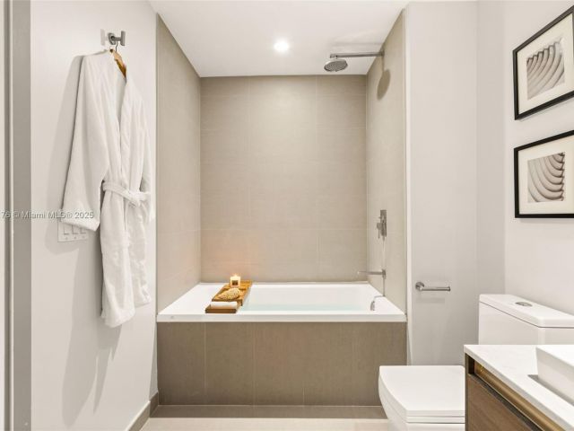 Apartment for rent  Unit #3905 - photo 6047609