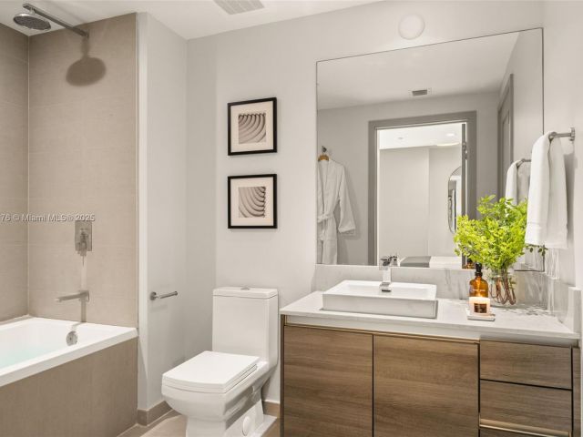 Apartment for rent  Unit #3905 - photo 6047611