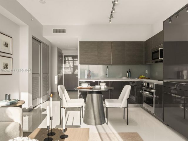 Apartment for rent  Unit #3905 - photo 6047616