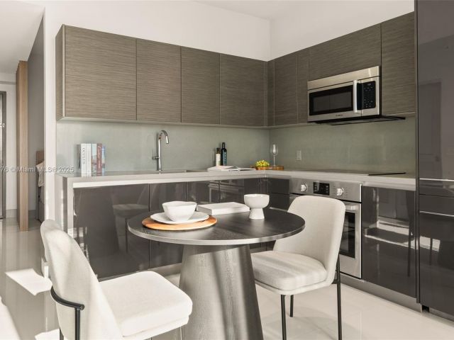 Apartment for rent  Unit #3905 - photo 6047617