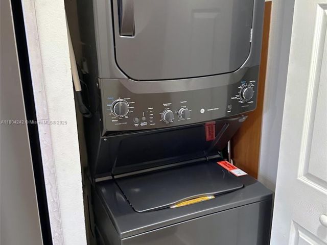 Apartment for rent  Unit #1606 - photo 6046003