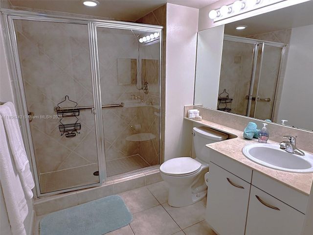 Apartment for rent  Unit #1606 - photo 6046004