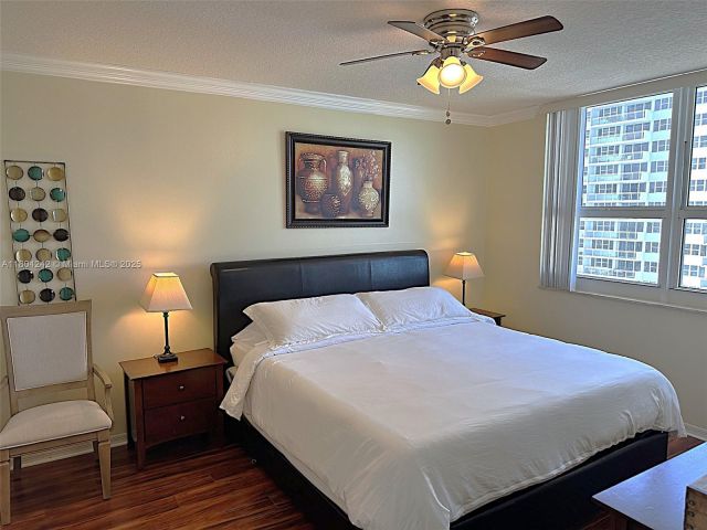 Apartment for rent  Unit #1606 - photo 6046012