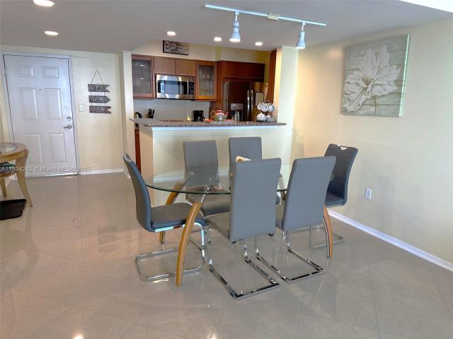 Apartment for rent  Unit #1606 - photo 6046014