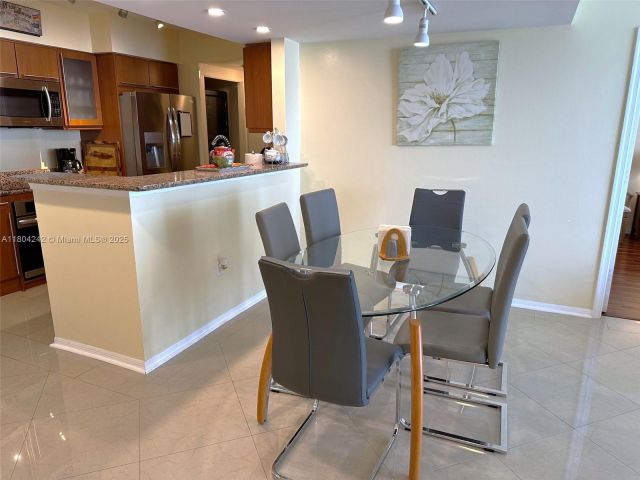 Apartment for rent  Unit #1606 - photo 6046015