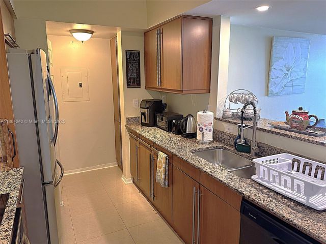 Apartment for rent  Unit #1606 - photo 6046017