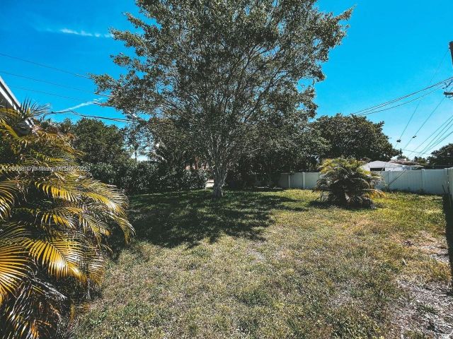 Home for sale at 1231 N 16th Ct - photo 6045580