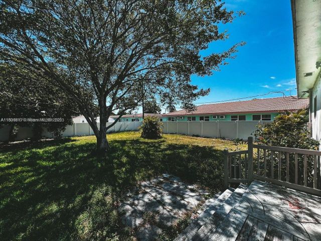 Home for sale at 1231 N 16th Ct - photo 6045584