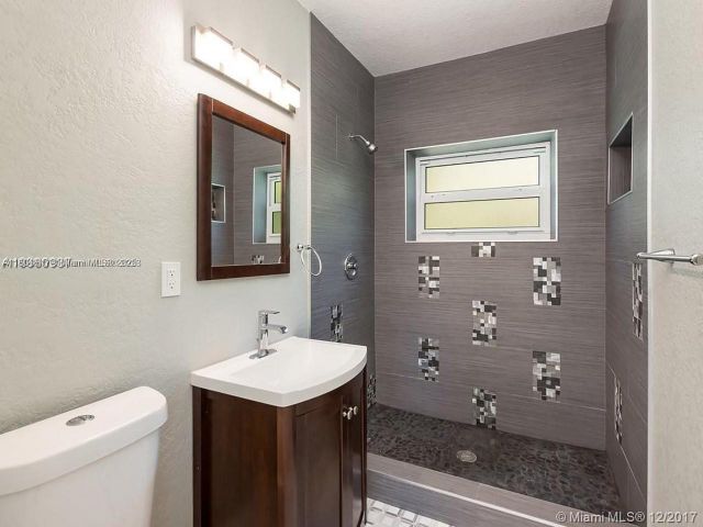 Home for sale at 1231 N 16th Ct - photo 6045588