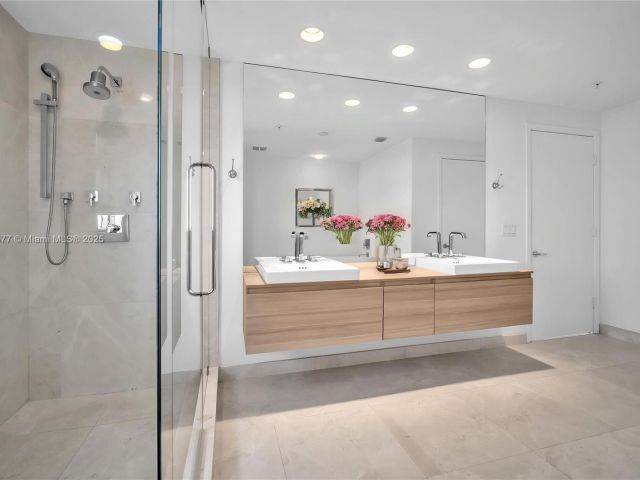 Apartment for sale  Unit #1108 - photo 6098508