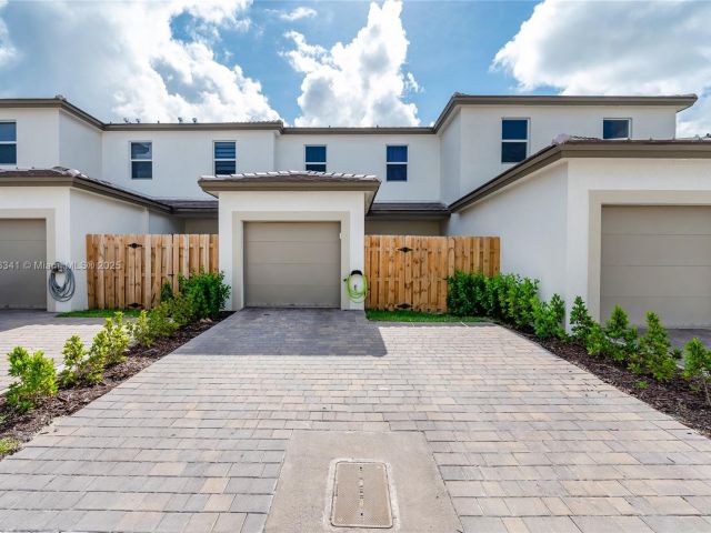 Home for sale at 26480 SW 148th Ct 26480 - photo 6048728