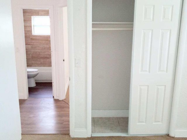 Home for rent at 305 NW 4th Avenue - photo 6505435