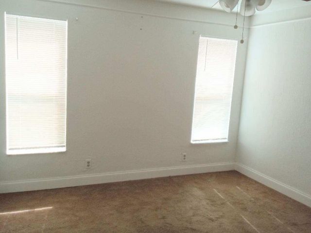 Home for rent at 305 NW 4th Avenue - photo 6505436