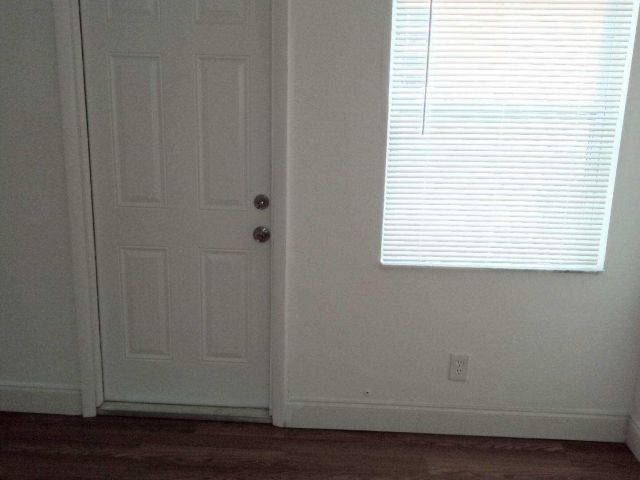 Home for rent at 305 NW 4th Avenue - photo 6505437