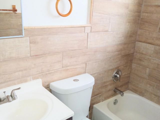 Home for rent at 305 NW 4th Avenue - photo 6505438