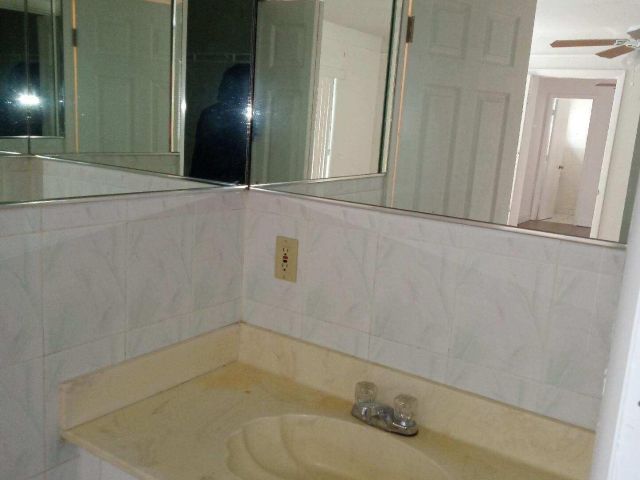 Home for rent at 305 NW 4th Avenue - photo 6505439