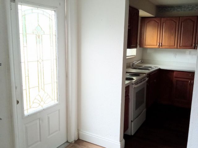 Home for rent at 305 NW 4th Avenue - photo 6505441