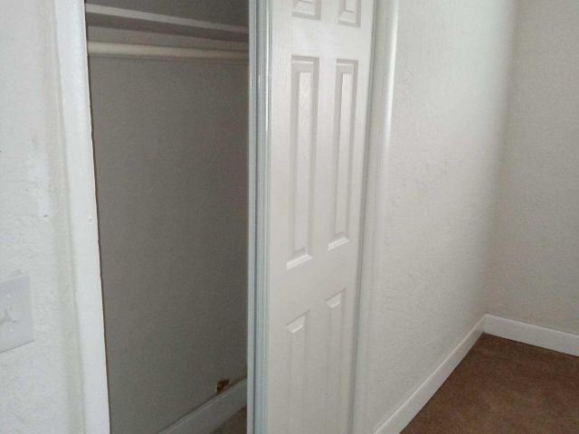 Home for rent at 305 NW 4th Avenue - photo 6505442