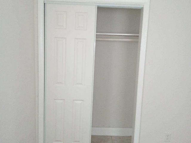 Home for rent at 305 NW 4th Avenue - photo 6505444