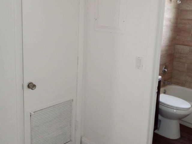 Home for rent at 305 NW 4th Avenue - photo 6505449