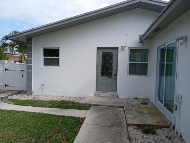 Home for rent at 305 NW 4th Avenue - photo 6505451