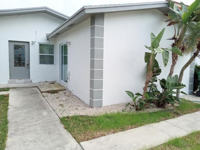 Home for rent at 305 NW 4th Avenue - photo 6505452