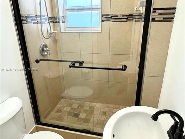 Home for rent at 912 NW 2nd St 912 - photo 6055485