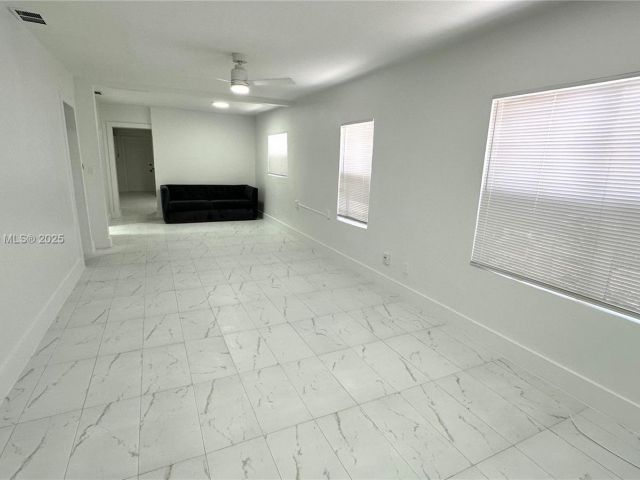 Home for rent at 912 NW 2nd St 912 - photo 6055497