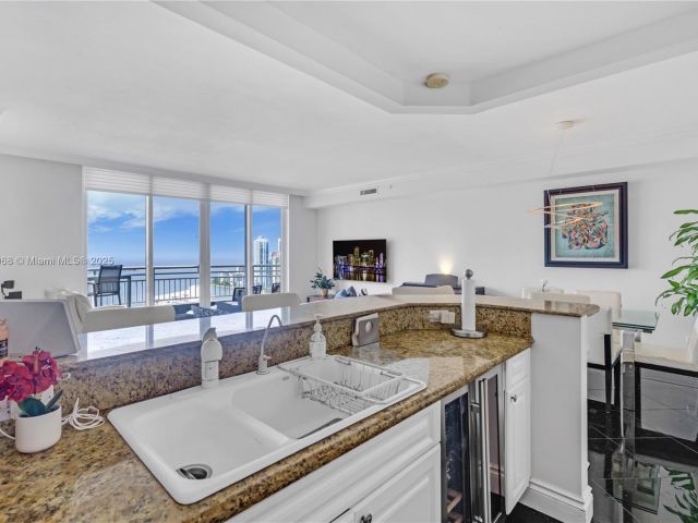 Apartment for sale  Unit #3803 - photo 6052041