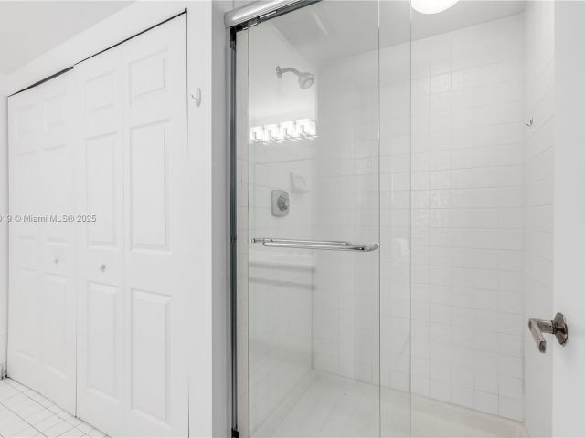 Apartment for sale  Unit #1005 - photo 6054200