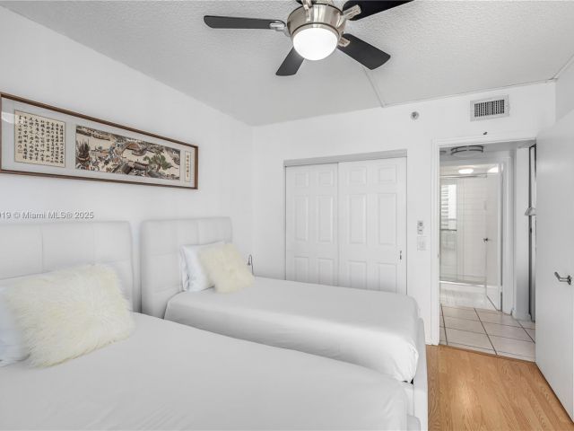 Apartment for sale  Unit #1005 - photo 6054202