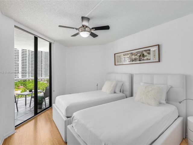 Apartment for sale  Unit #1005 - photo 6054203
