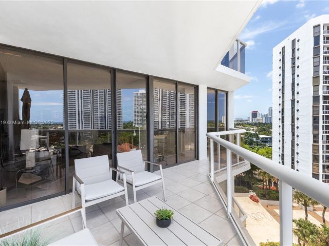 Apartment for sale  Unit #1005 - photo 6054204