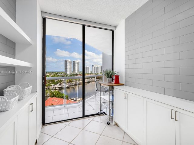 Apartment for sale  Unit #1005 - photo 6054209