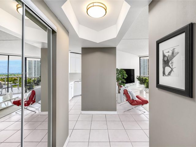 Apartment for sale  Unit #1005 - photo 6054214