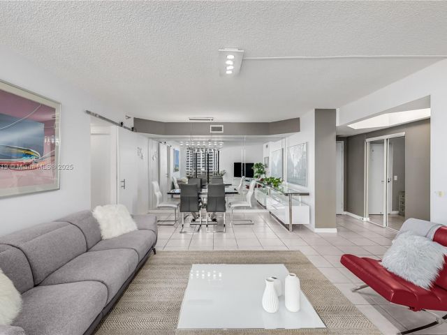 Apartment for sale  Unit #1005 - photo 6054215