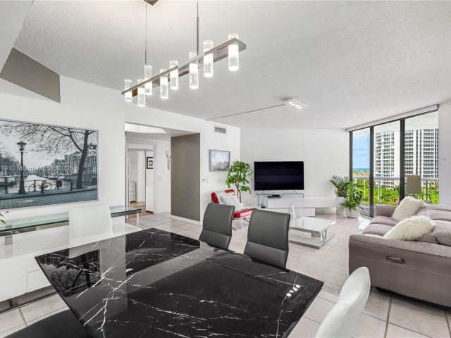 Apartment for sale  Unit #1005 - photo 6054217