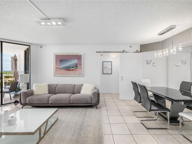 Apartment for sale  Unit #1005 - photo 6054218