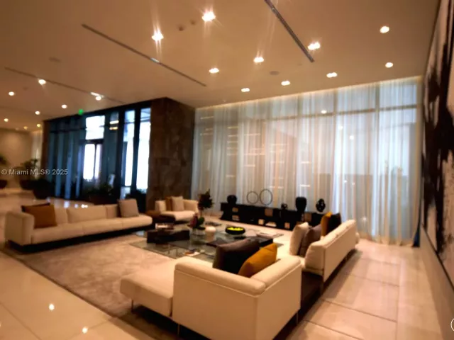 3-bedroom condo for sale in Miami - 480 NE 31 St 2607 - MondialRealty