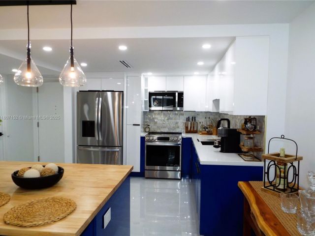 Apartment for sale  Unit #1619 - photo 6053246