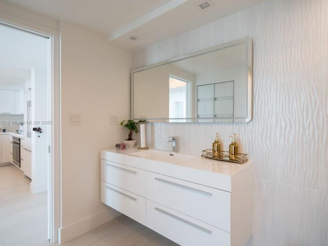 Apartment for sale  Unit #3707 - photo 6056434