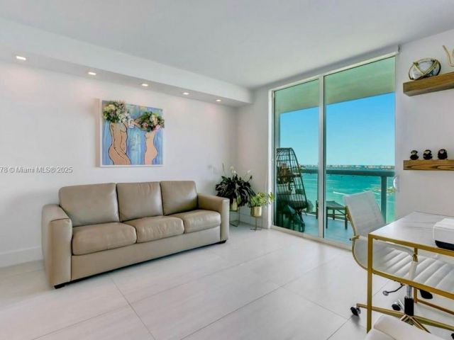 Apartment for sale  Unit #3707 - photo 6056440