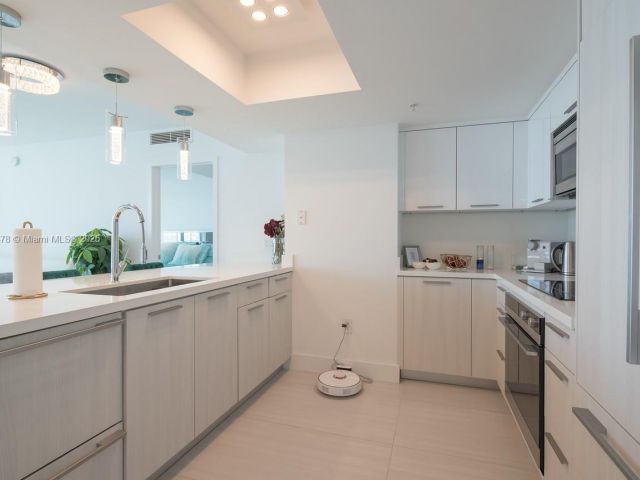 Apartment for sale  Unit #3707 - photo 6056444