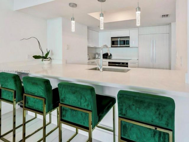 Apartment for sale  Unit #3707 - photo 6056447