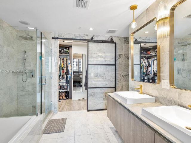 Apartment for sale  Unit #3510 - photo 6055680