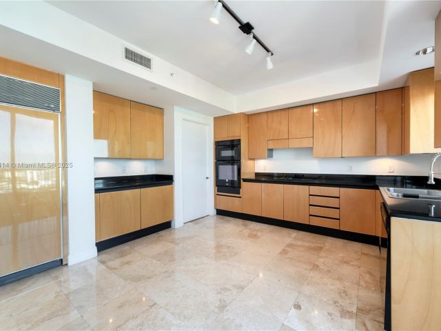 Apartment for rent  Unit #1404 - photo 6056549